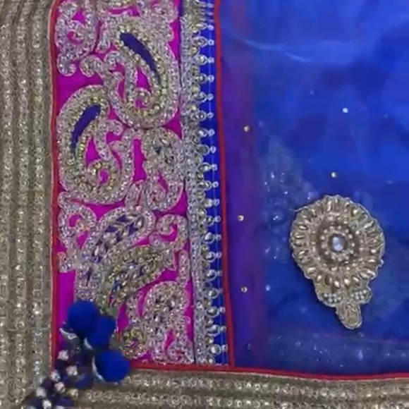 A contrast  Color combination wedding lahenga - Picture 4 of 6